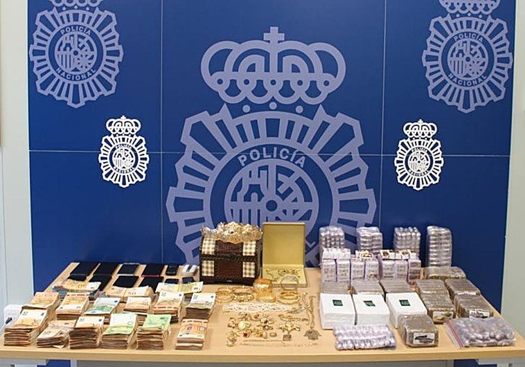 Descubren varios trasteros usados por una misma familia para traficar con hachís en Granada